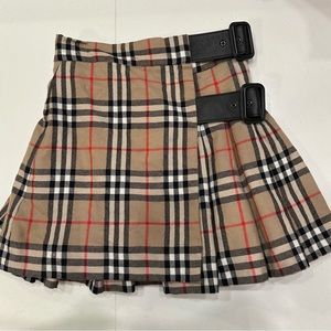 Burberry kids skirt. Size 6y.